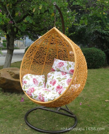 藤艺家具的魅力 从藤椅到秋千，探索雅亿家具的精湛工艺