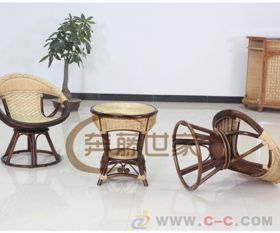 藤韵悠然 户外休闲转椅茶几与藤艺家具的恬静之美